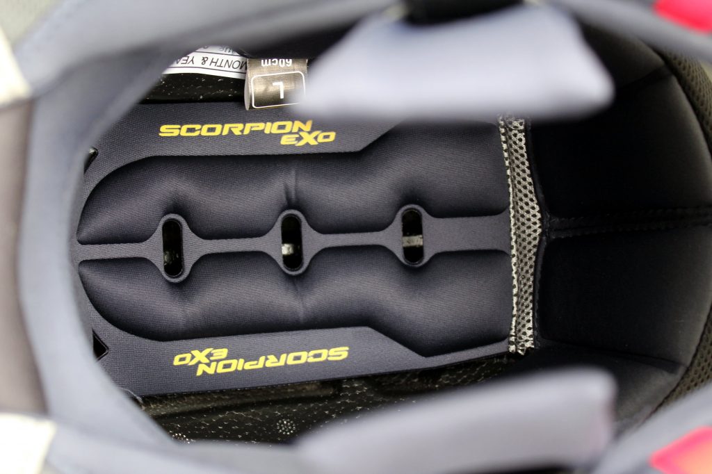 A l&rsquo;intérieur du casque Scorpion EXO-2000 Evo Air, un vrai chausson…
