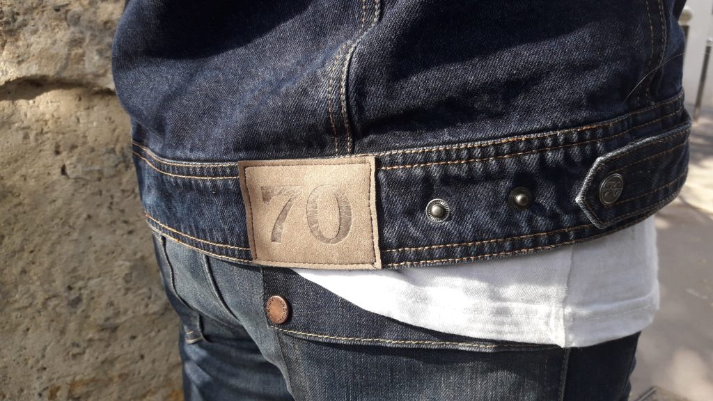 Style Denim jusqu&rsquo;au bout, pour le blouson Segura Kurt, avec l&rsquo;étiquette cuir siglée…