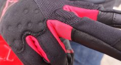Inserts stretch entre les doigts des gants Alpinestars Kinetic