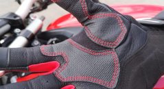 Renforts synthétiques sur les gants Alpinestars Kinetic