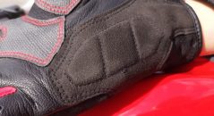 Inserts confort en mousse sur les gants AlpineStars Kinetic