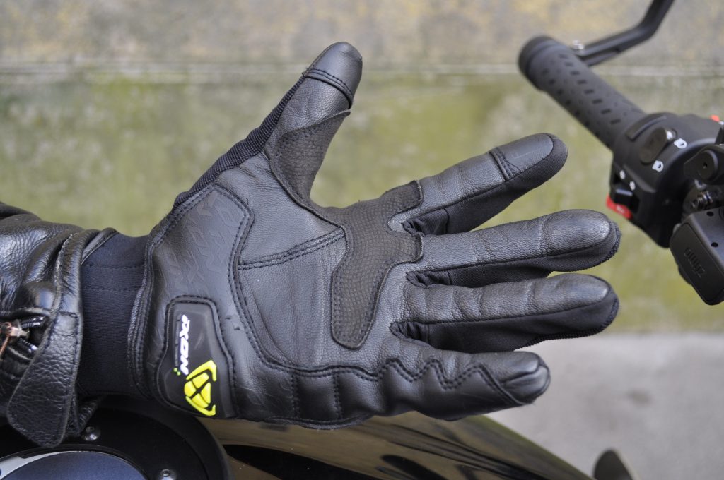 GANTS IXON RS GRIP 2 Détail paume JPG