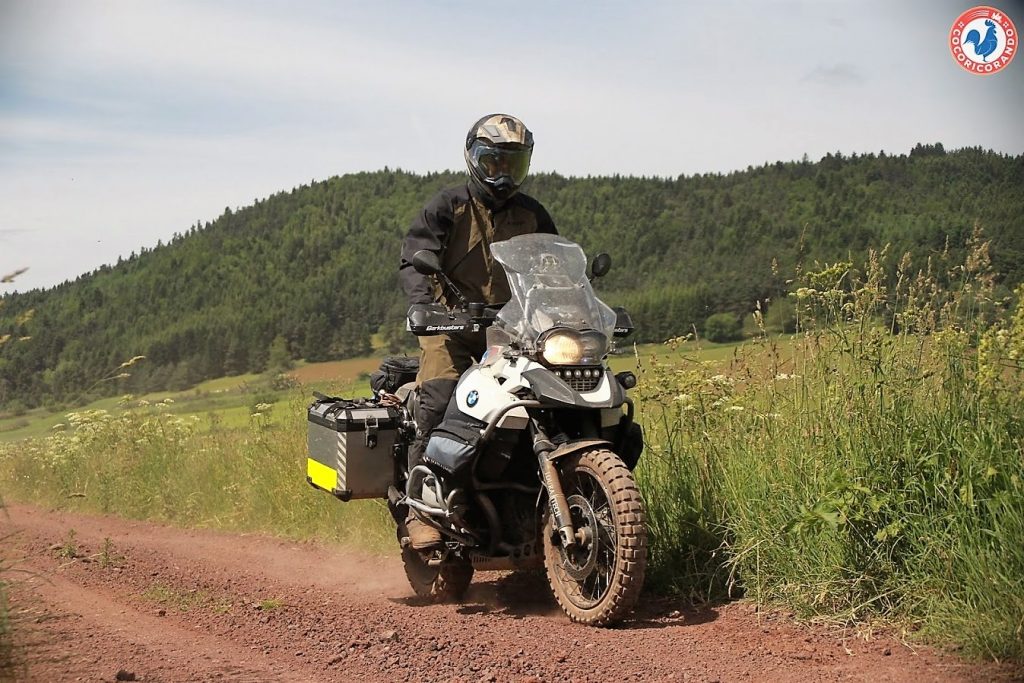 Cet ensemble Klim Traverse a été conçu pour rouler debout, donc en tout-terrain.