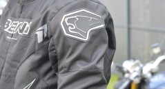 Logo sur les épaules du blouson Bering Mistral