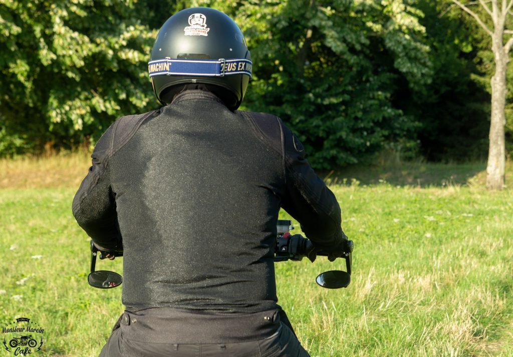 Au guidon de ma Bonneville avec le Blouson Helstons Modelo Mesh