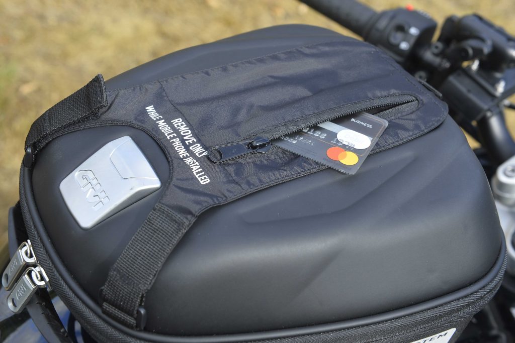 TEST SACOCHE DE RESERVOIR MOTOBLOUZ