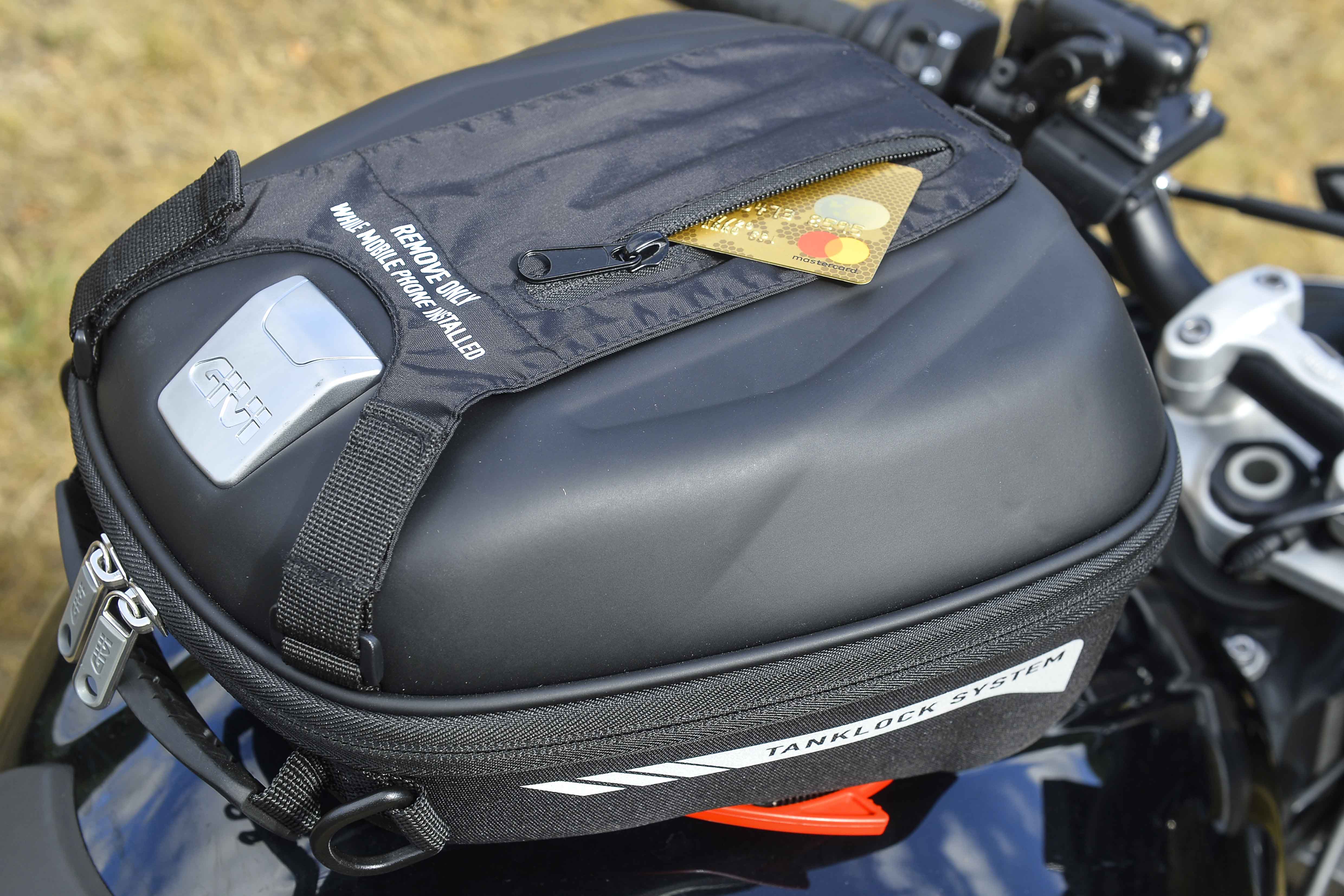 Sacoche réservoir Givi Sacoche Reservoir ST612 Sport-T Tanklock en Stock