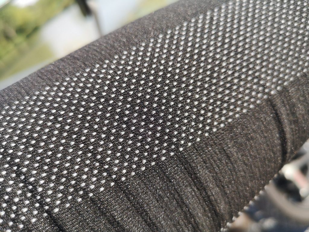 Composition en fibre carbone pour le tee-shirt technique Six2 TS3