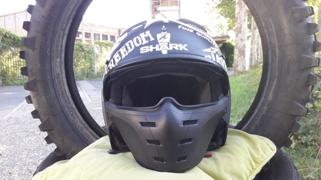 « Madmasque » en pleine face avec le casque jet Shark X-Drak