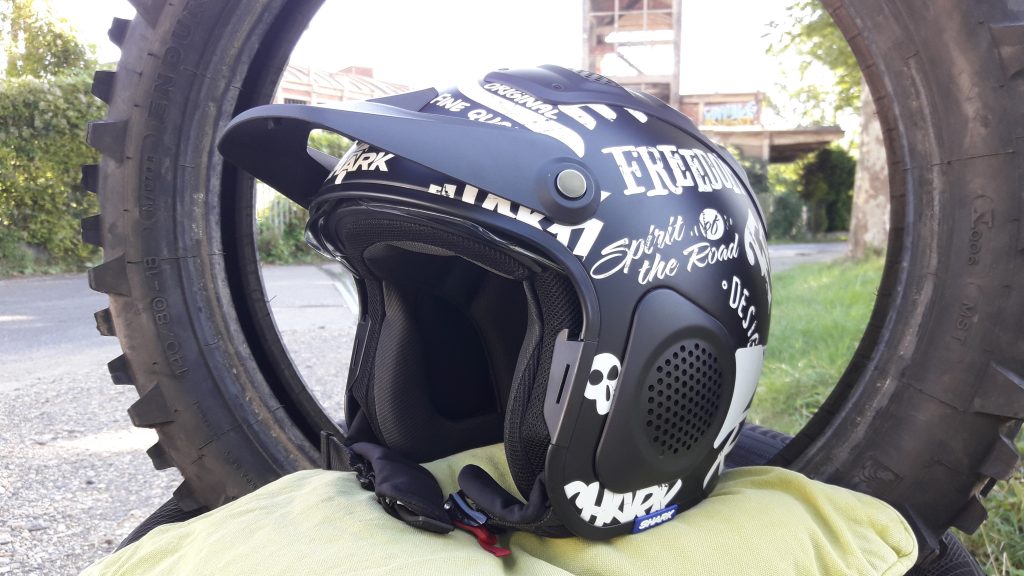 Sans le masque, le look du casque jet Shark X-Drak est plus doux