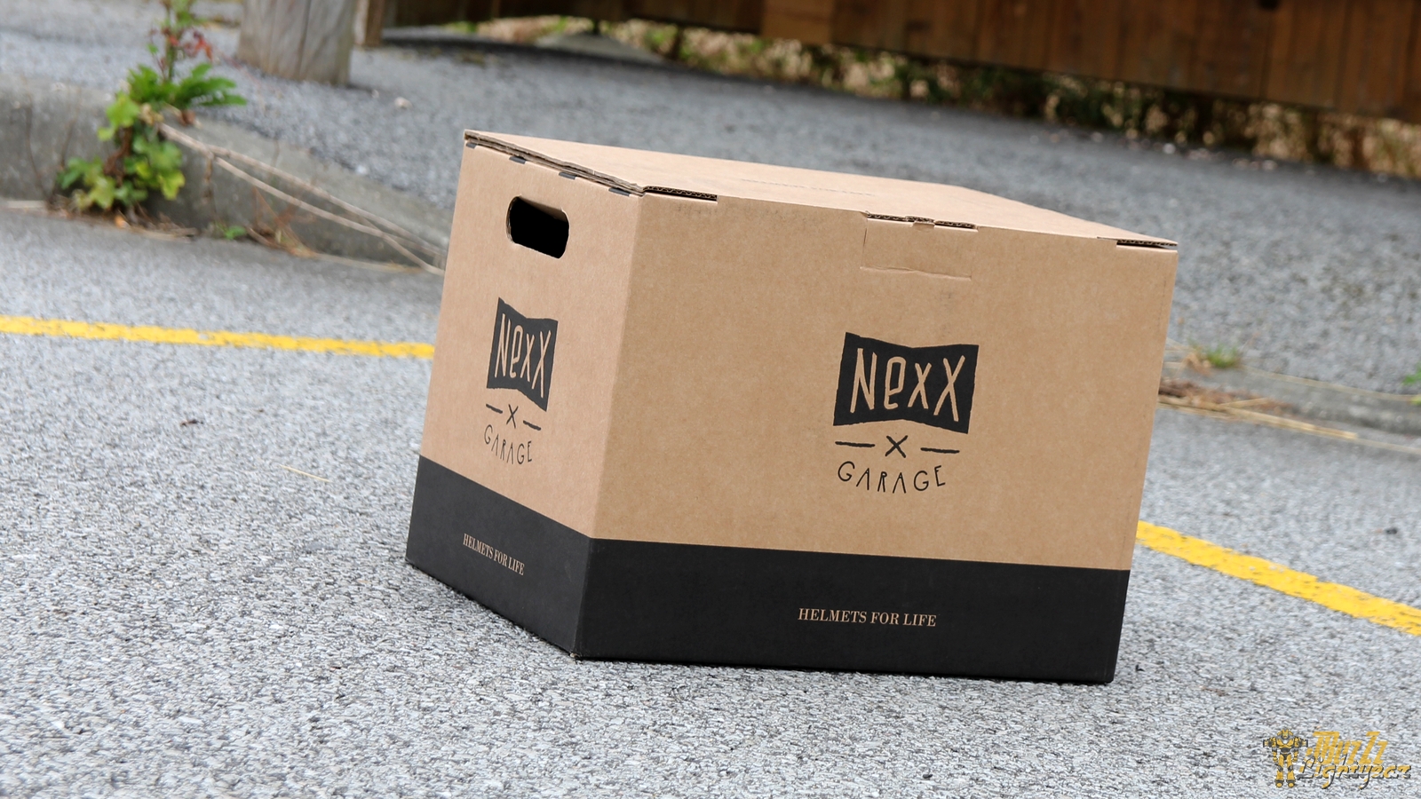 Emballage signé NEXX pour le casque NEXX X.G100 Racer