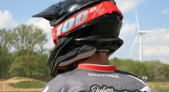 Look agressif pour le casque Shoei VFX-WR