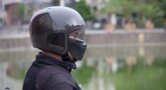 Le casque Shark S-drak de profil, visière fermée