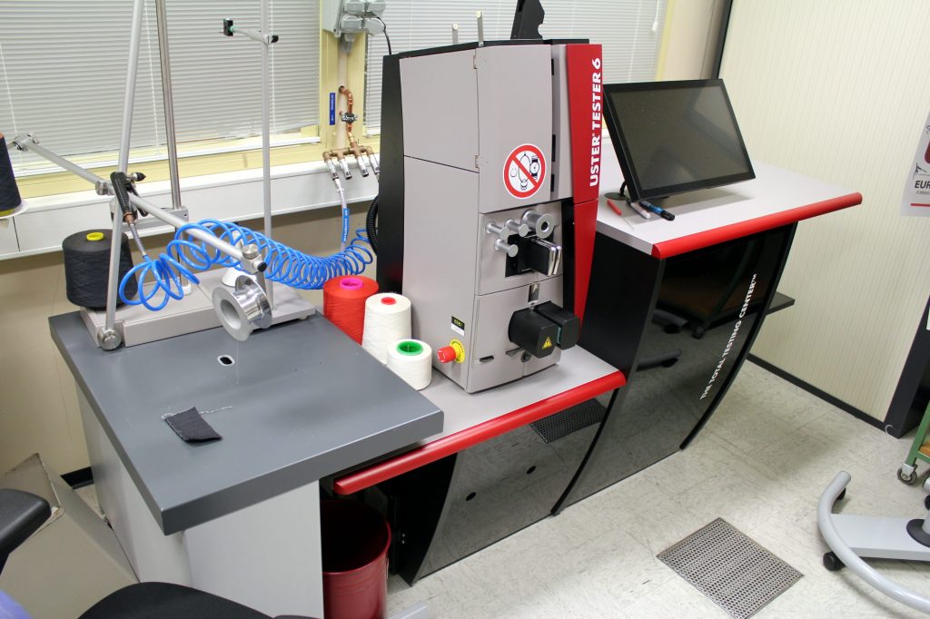 Une machine à mesurer la qualité et la régularité des fils