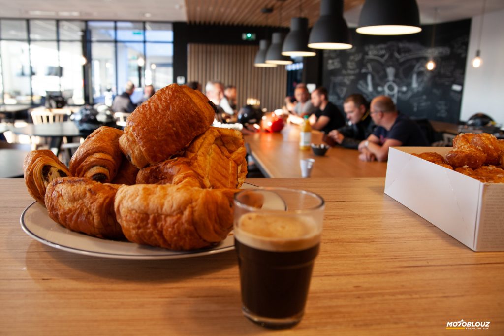 Un café, une viennoiserie et ça repart !