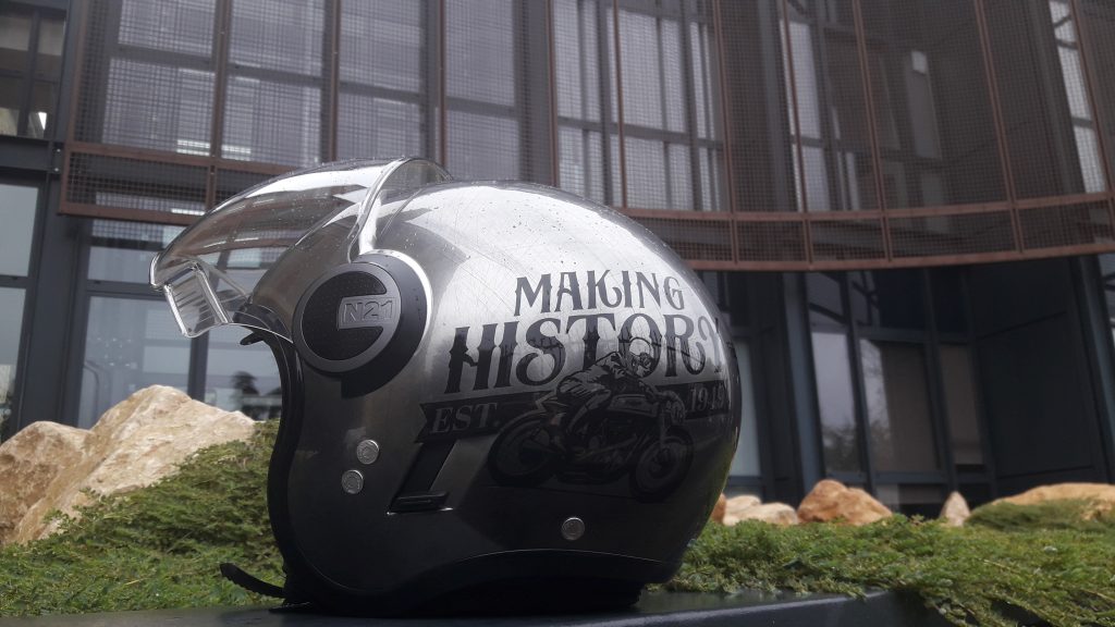 Casque jet Nolan N21 Vison avec sa déco rétro
