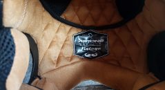 Petits détails sur l'étiquette intérieure du casque Astone SUPER RETRO