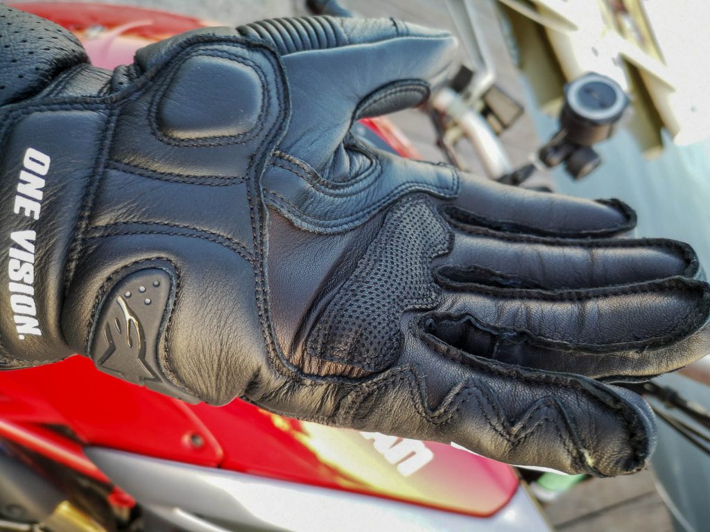 Empaumure renforcée sur les gants racing AlpineStars GP Pro