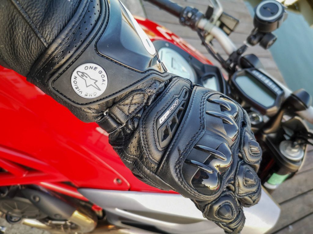 protection des métacarpes sur les gants racing Alpinestars GP Pro