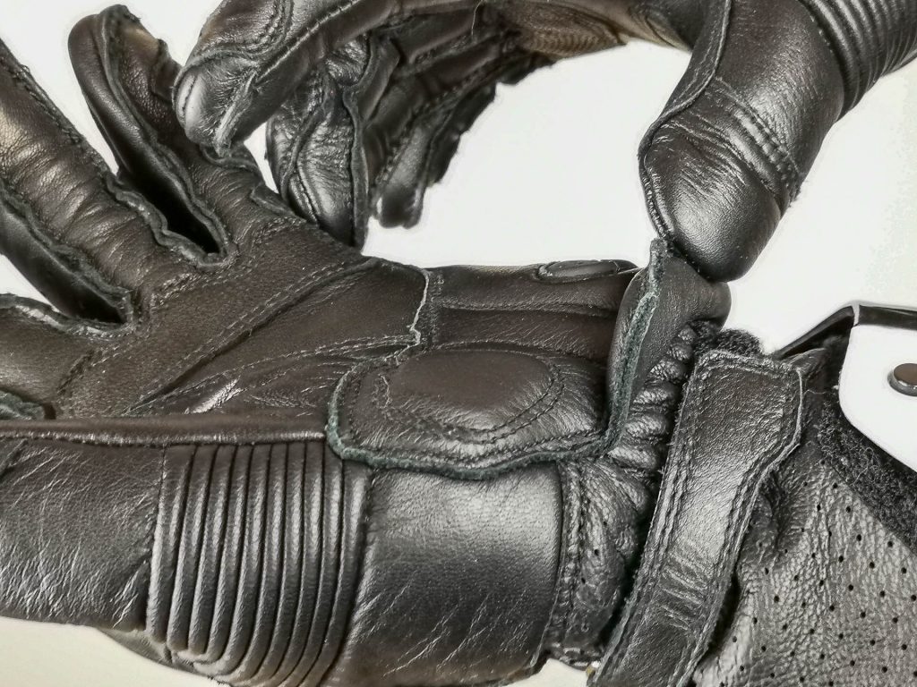Serrage poignet des gants Alpinestars GP Pro