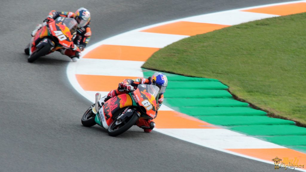 À 15 ans Can Öncü a sur-classé ses rivaux… Son coéquipier Darryn Binder en a fait les frais!