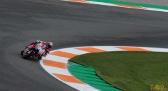 Andrea Dovizioso à Valence sous une pluie battante.