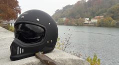 Casque Shoei EX-ZERO avec écran abaissé