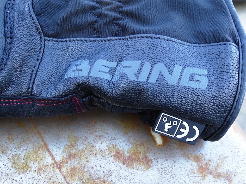 Logo Bering imprimés sur le cuir des gants hiver Bering Yucca