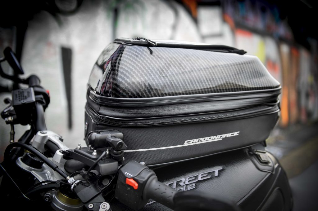 Sacoche Bagster Carbonrace sur Roadster !