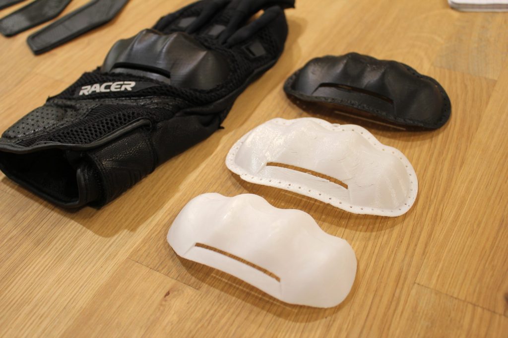 Des prototypes de coques de gants imprimés en 3D