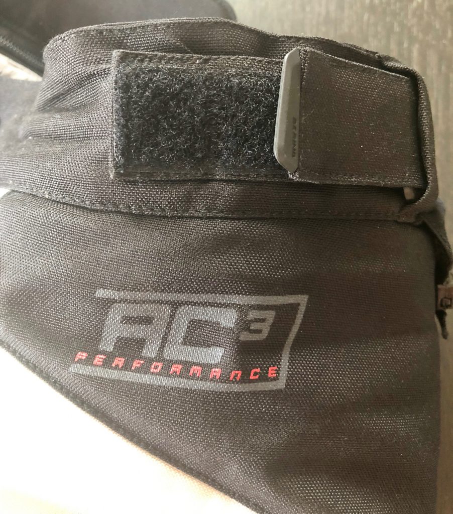 De multiples réglages par velcro permettent d&rsquo;adapter l&rsquo;ensemble Bering Michigan à votre morpho
