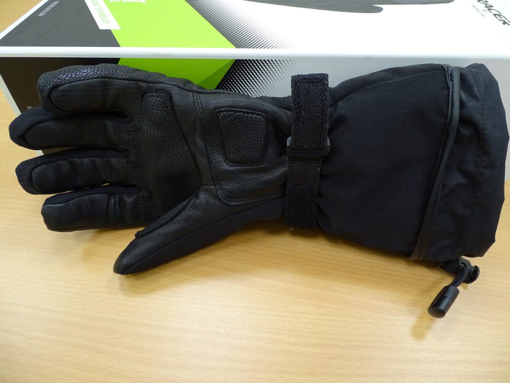 Focus sur la paume des gants chauffants Racer Connectic 3