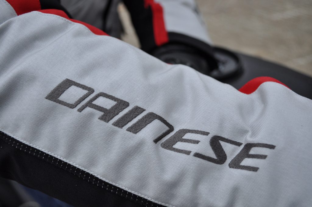 Veste Dainese TEMPEST 2 D-DRY : une veste signée de la marque italienne