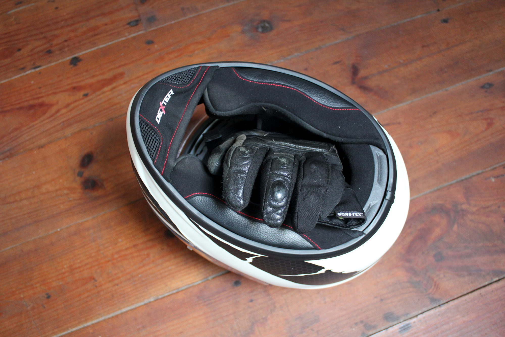 Fraîcheur inside : Nettoyer l'intérieur de son casque moto