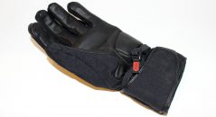 Le design minimaliste et la coupe parfaite des gants Rev It Chevak GTX Ladies sont deux éléments qui font que ces gants ne transforment pas mes petites mains en grosses pattes d’ours