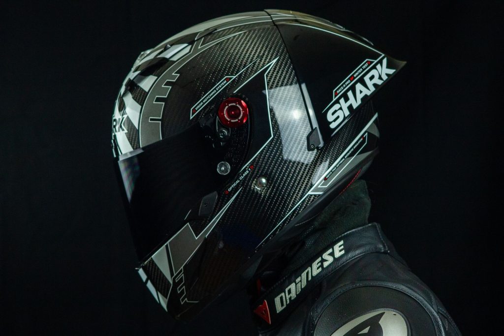 La ligne unique du casque Shark Race-R Pro GP