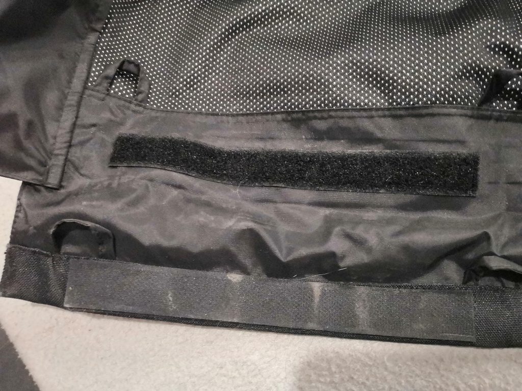 On peut aussi régler la longueur du pantalon Bering Dusty !