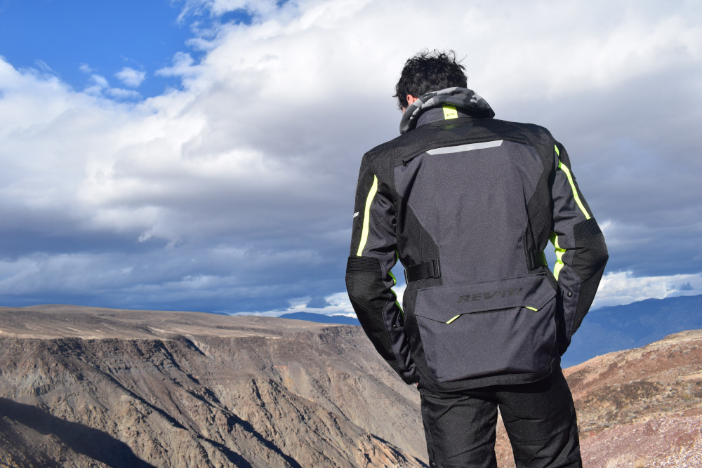 Le blouson Rev'it Outback 2 : essai par One Month One Ride