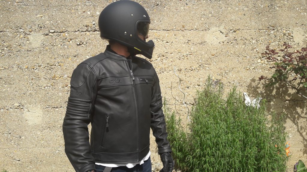 Le couple Shoei ex zero mat et le blouson en cuir DXR DEAN CE : un match parfait