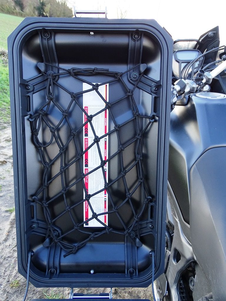 Filet d’araignée en option sur les valises SW Motech Trax Adventure