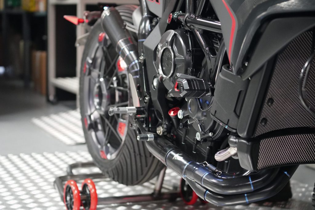 Chasse au poids, meilleure position, gains de performances et travail du look, chez Valter Moto, on fait tout ça !