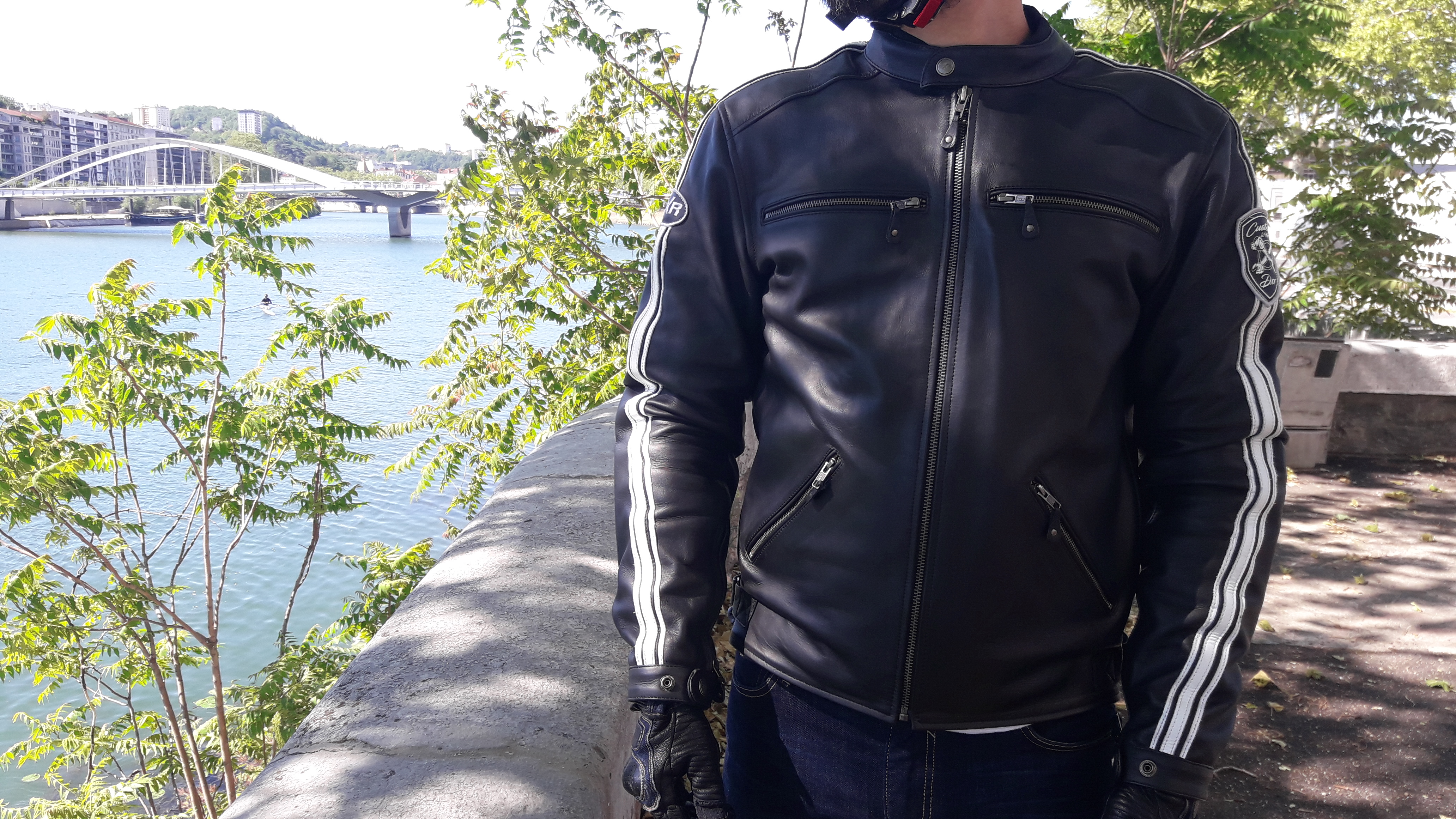 Une veste moto passe-partout aux finitions impeccables ~ EnjoyTheRide