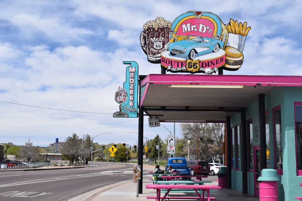 Diner Américain en direction du Grand Canyon