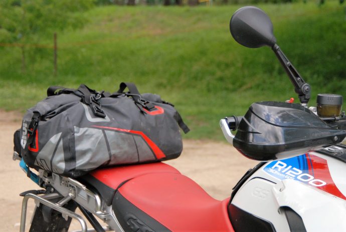 Sac de selle Givi EA115 sur moto