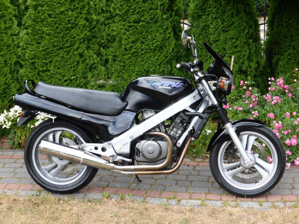 honda_ntv_650_revere