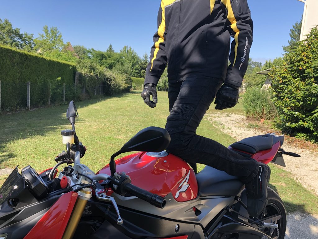 Jean DXR Kaptor – un look résolument motard