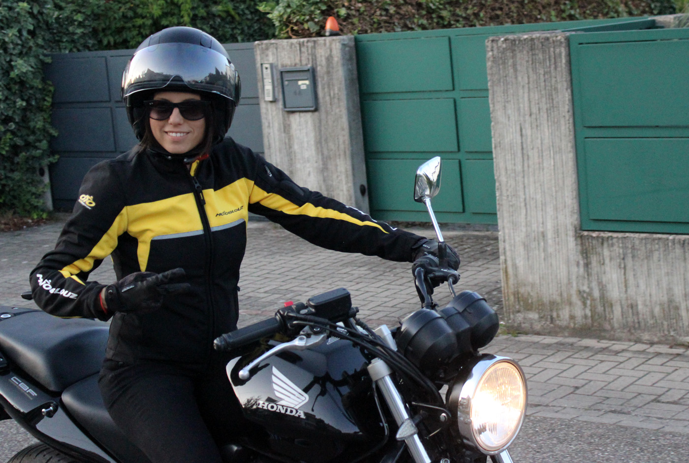 Permis moto femme : 10 bonnes raisons de se lancer ! - Dafy the Blog