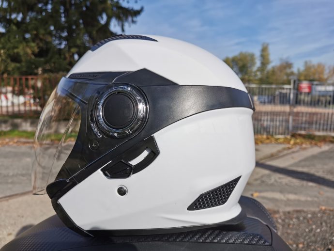 focus sur le casque jet Astone FJ10