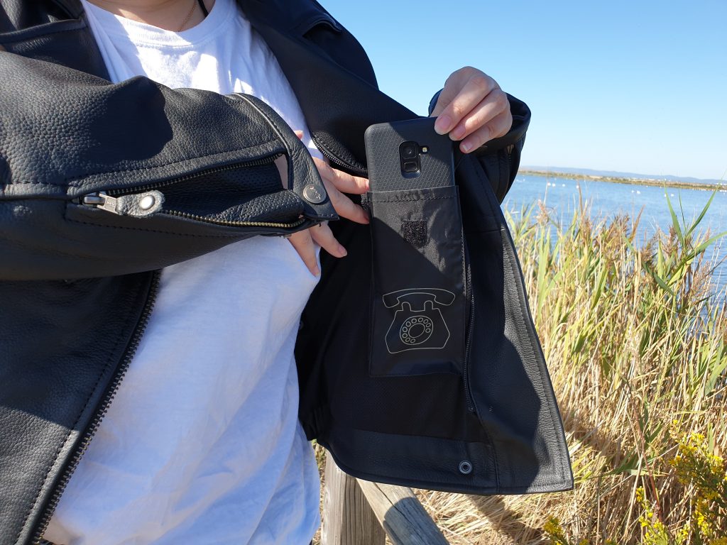 Poche fixe pour téléphone sur le blouson DXR JUDE CE