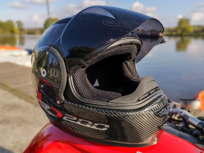 Essai du casque Roof RO200 Carbon – Le Moniteur Hors Des Clous !